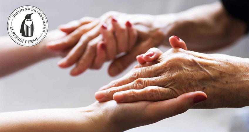 Cuidadores de personas mayores a tiempo completo o durante unas horas, ¿qué necesita